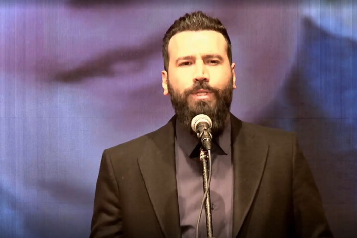 شنیدن قطعاتی برای وطن؛ از حماسی خوانی حاج صادق تا مدرن خوانی «مجال» شنیدن قطعاتی برای وطن؛ از حماسی خوانی حاج صادق تا مدرن خوانی «مجال»