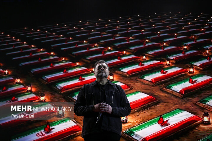 شنیدن قطعاتی برای وطن؛ از حماسی خوانی حاج صادق تا مدرن خوانی «مجال» شنیدن قطعاتی برای وطن؛ از حماسی خوانی حاج صادق تا مدرن خوانی «مجال»