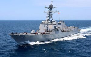 فوری / رهگیری کشتی ایرانی توسط ناوشکن موشکانداز آمریکا فوری / رهگیری کشتی ایرانی توسط ناوشکن موشکانداز آمریکا