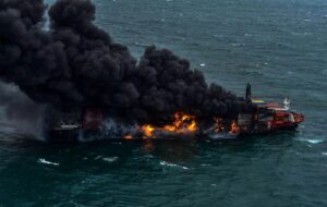 فوری/ یک کشتی کانتینری هدف حمله قرار گرفت فوری/ یک کشتی کانتینری هدف حمله قرار گرفت