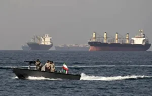 ماجرای توقیف ۵ نفتکش چینی در تنگه هرمز چیست؟ ماجرای توقیف ۵ نفتکش چینی در تنگه هرمز چیست؟