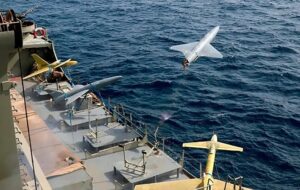 ناو جورج بوش به نزدیکی دریای عرب رسید/ ناو هواپیمابر بوش جایگزین فورد میشود ناو جورج بوش به نزدیکی دریای عرب رسید/ ناو هواپیمابر بوش جایگزین فورد میشود