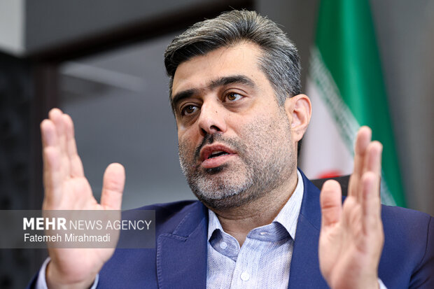روایت آقای مدیر از «شوکهای بزرگ»؛ هنرمندان را با عملکردشان قضاوت کنیم روایت آقای مدیر از «شوکهای بزرگ»؛ هنرمندان را با عملکردشان قضاوت کنیم