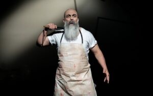 عروسی خون در «کشتارگاه»؛ به بهانه حمایت از جوانها بزرگان فراموش نشوند عروسی خون در «کشتارگاه»؛ به بهانه حمایت از جوانها بزرگان فراموش نشوند