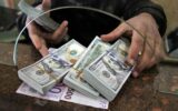 فروش دلار توسط شعب برخی بانکها / بانک مرکزی پس از شوک قیمتی به بازار دست به کار شد فروش دلار توسط شعب برخی بانکها / بانک مرکزی پس از شوک قیمتی به بازار دست به کار شد