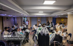 هدیهای که با مشارکت ۳۱۳ نفر برای یک مادر شهید تدارک دیده میشود هدیهای که با مشارکت ۳۱۳ نفر برای یک مادر شهید تدارک دیده میشود
