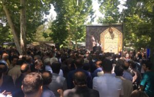 آئین وداع با پیکر هنرمند عرصه موسیقی لرستان برگزار شد آئین وداع با پیکر هنرمند عرصه موسیقی لرستان برگزار شد