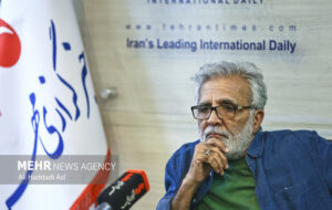 افخمی درباره حضور غیرایرانیان در مراسم تشییع رهبر مستند می‌سازد