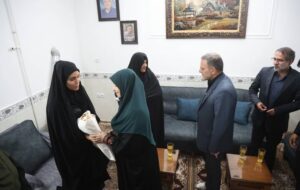 ایستادگی و صبوری خانوادههای شهدا، الگویی برای همه آحاد جامعه است ایستادگی و صبوری خانوادههای شهدا، الگویی برای همه آحاد جامعه است