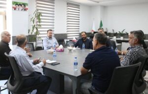 نشست بررسی مسائل سامانه اعلام بار شیراز با حضور اعضای انجمن صنفی رانندگان نشست بررسی مسائل سامانه اعلام بار شیراز با حضور اعضای انجمن صنفی رانندگان